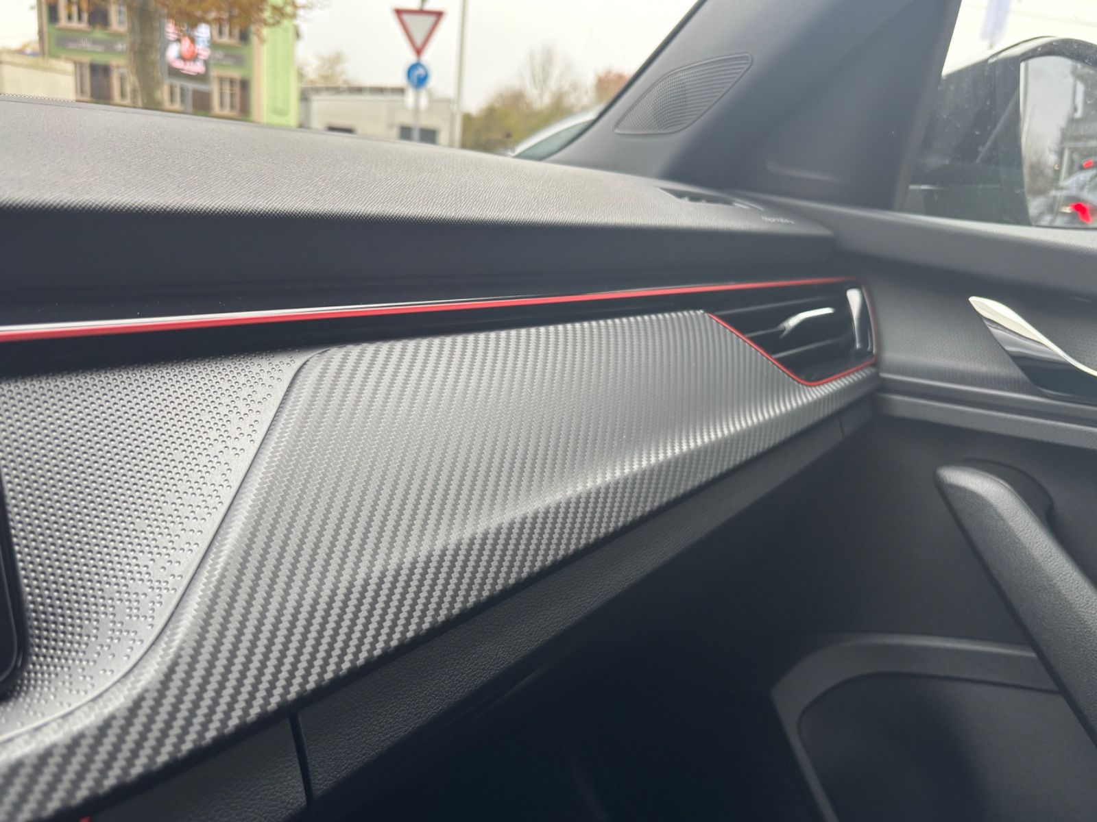 Fahrzeugabbildung SKODA Kamiq Monte Carlo 1.5 DSG KAM SHZ