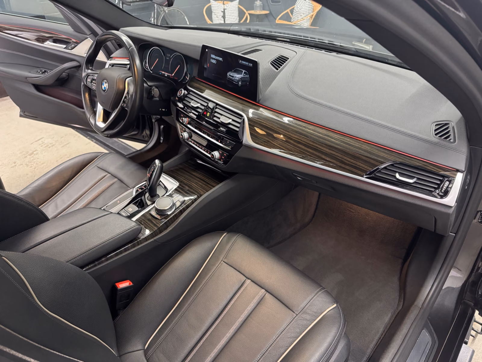 BMW 520dT LuxLine Pano Keyless NaviProf HifiPro