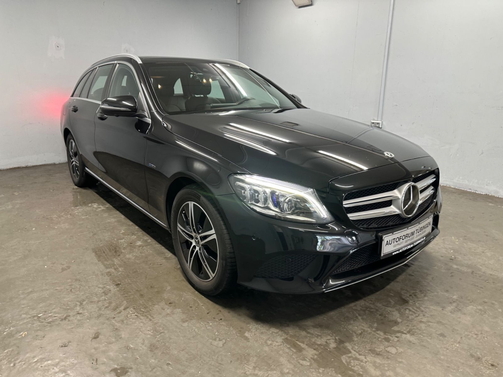 Fahrzeugabbildung Mercedes-Benz C 300 de T AVANTGARDE*DISTRO*HUD*PANO*360*AIRMAT