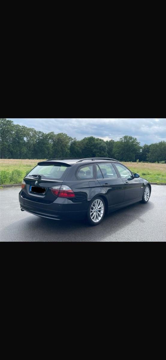 BMW 320 2006 — rear view