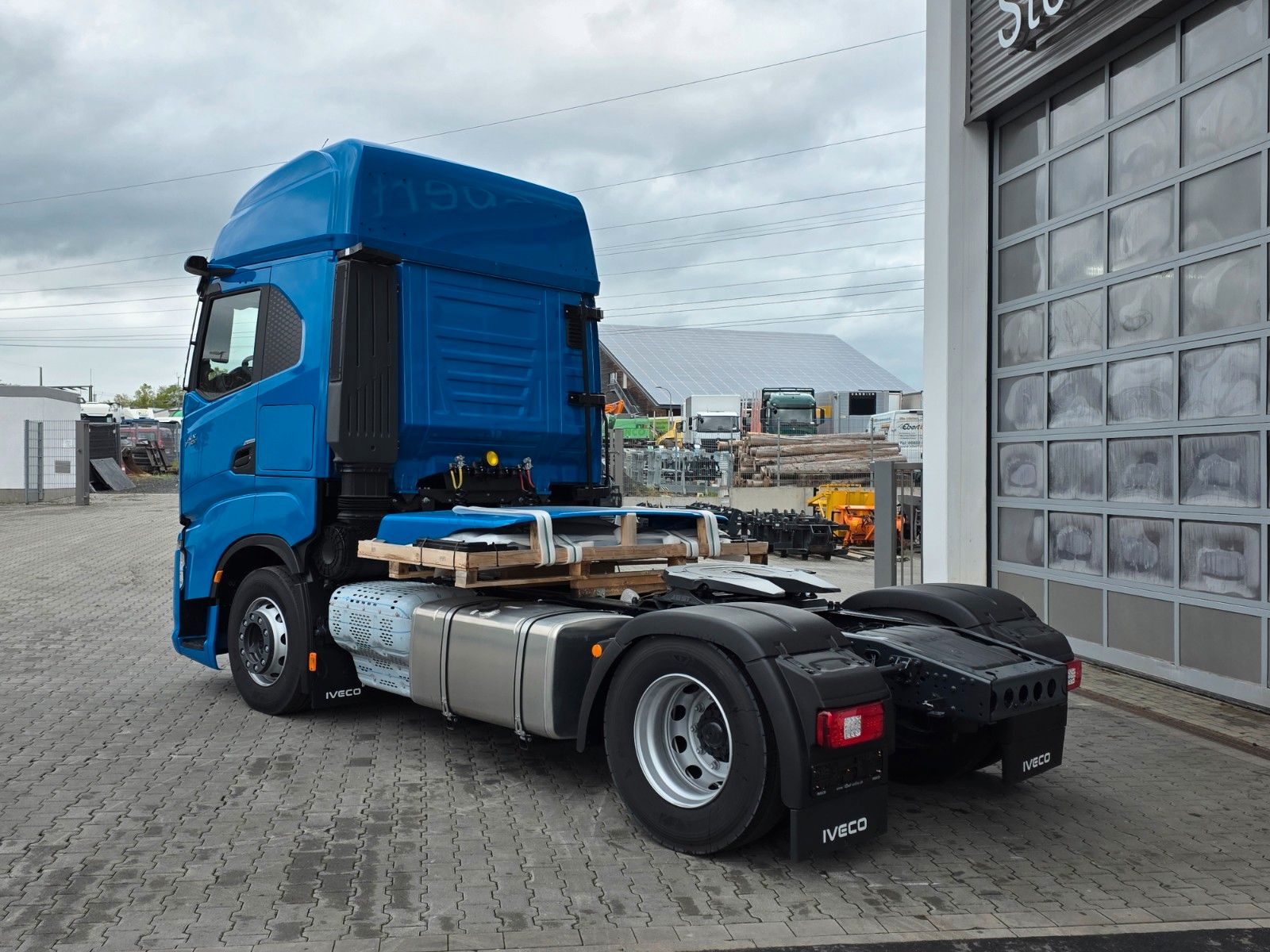 Fahrzeugabbildung Iveco S-Way AS440S50T/P LED Standklima 2 Stück