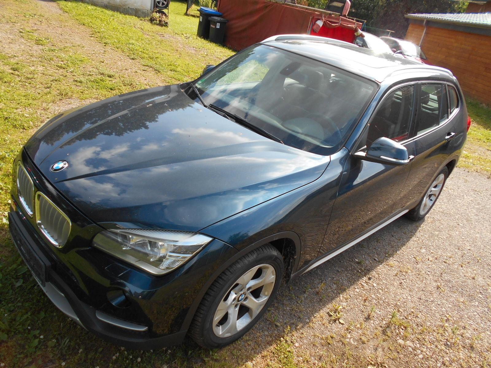 BMW X1 20 i xDrive/Allrad/Leder/Xenon Navi/Pano/AHK