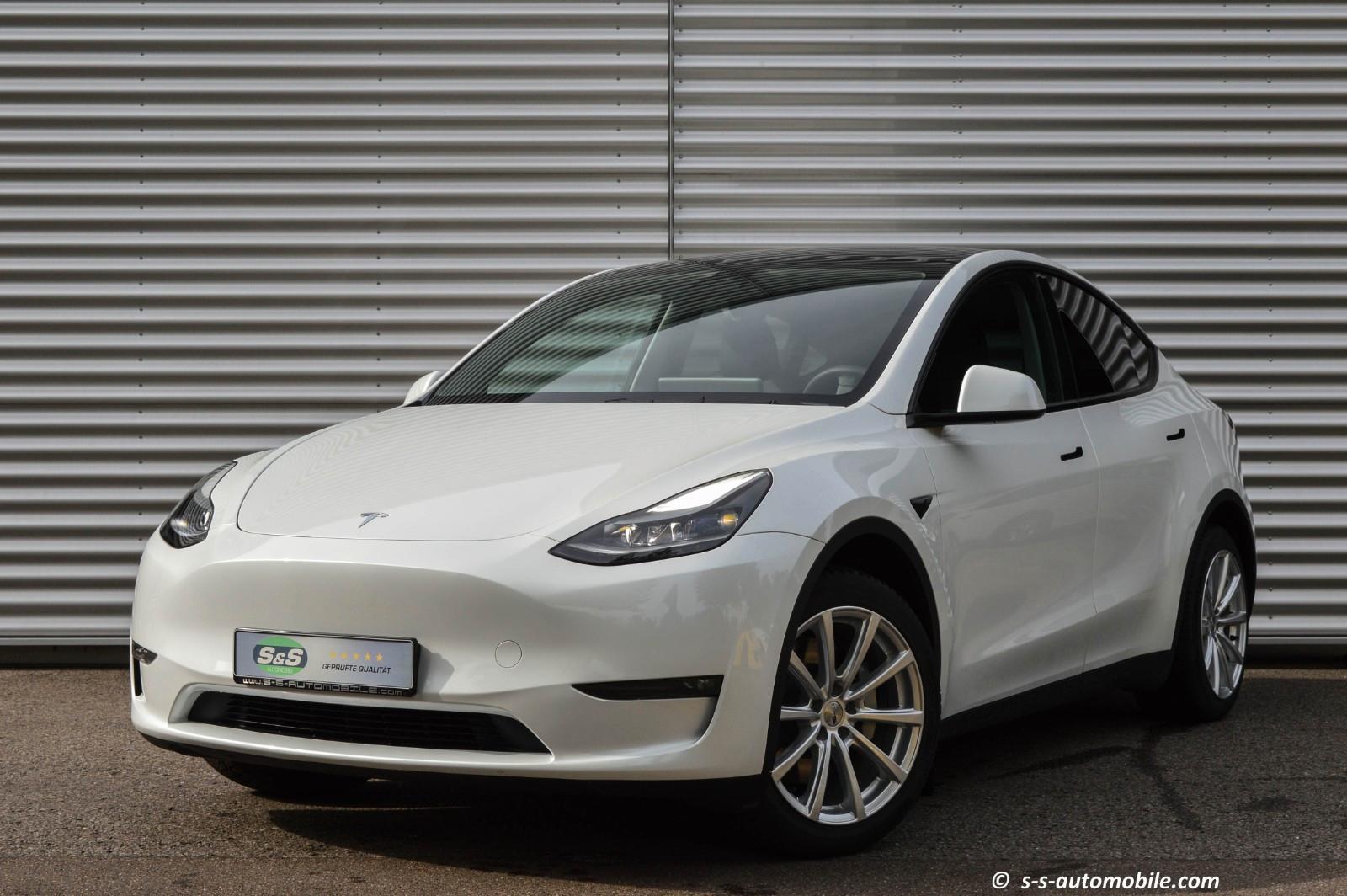 Tesla Model Y Long Range Dual Motor AWD MwSt. 1. Hand