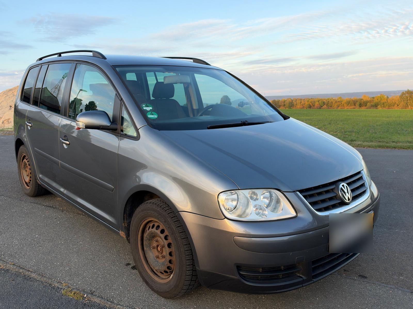 Volkswagen Touran 2005 — rear view