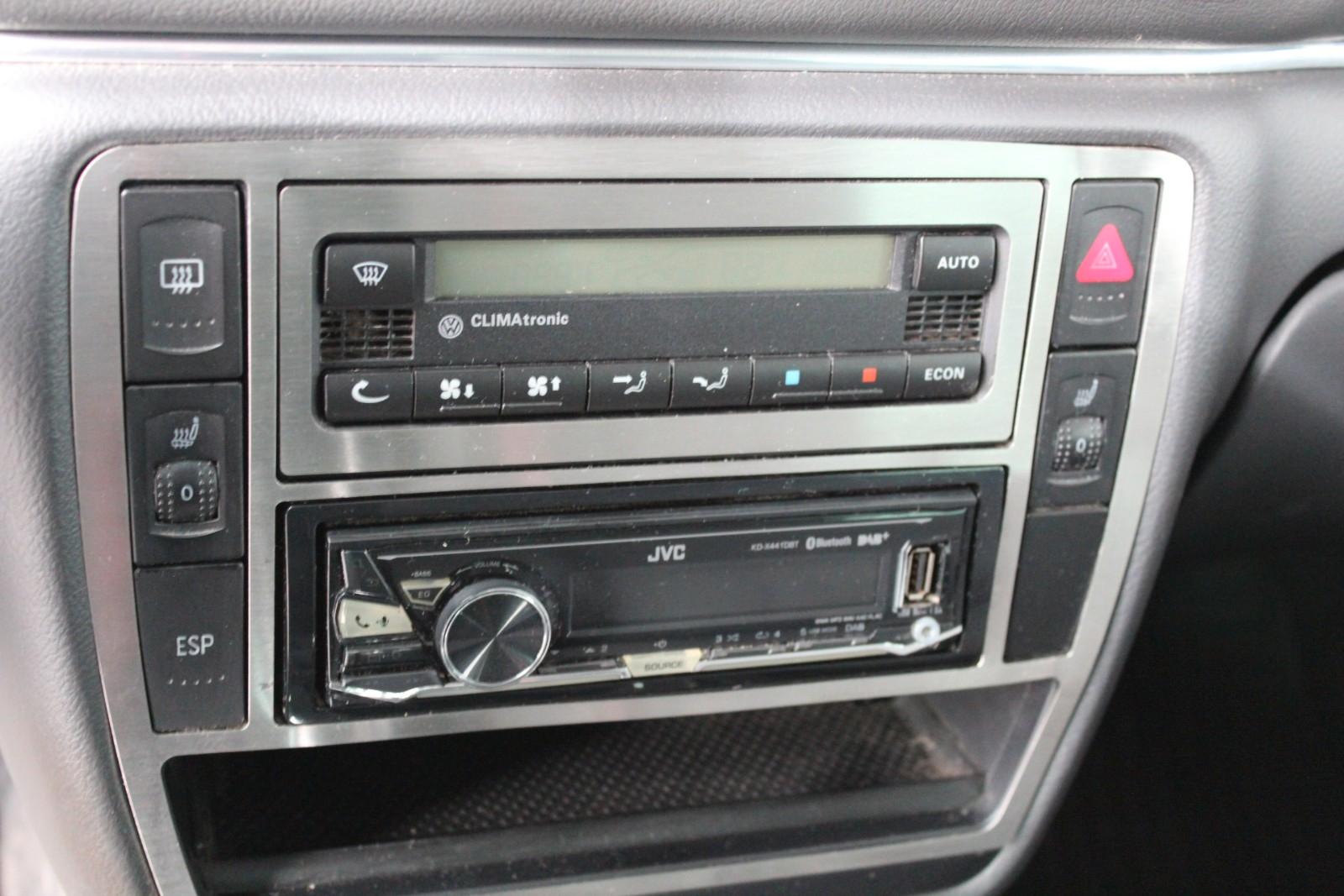 Volkswagen Passat 2005 — photo 12