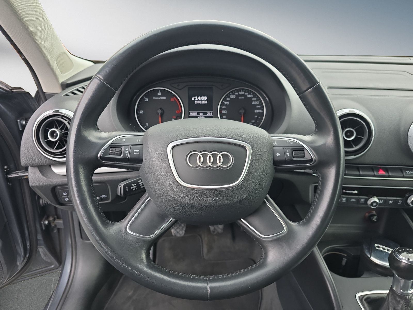 Fahrzeugabbildung Audi A3 Sportback attraction/Klima/Sitzheizung/Tempom
