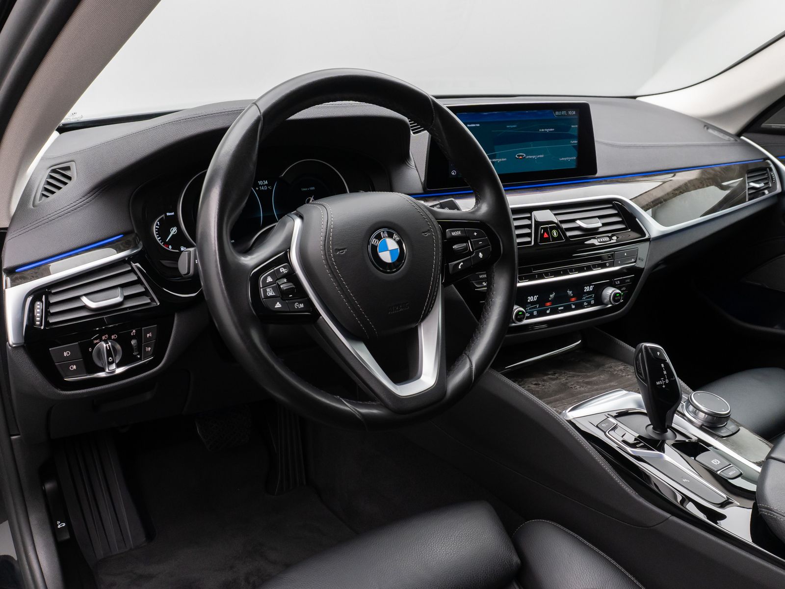 Fahrzeugabbildung BMW 520d Luxury Line Kamera HUD H/K Massage DisplKey