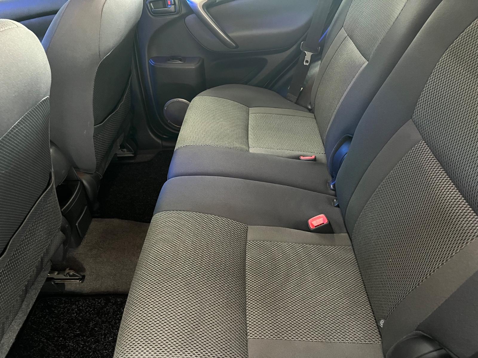Toyota RAV4 1.8 VVT-i 125 ch Essence • Clim • Attelage • Barres de toit