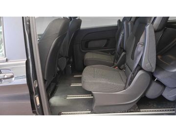 Mercedes V 220 - 11