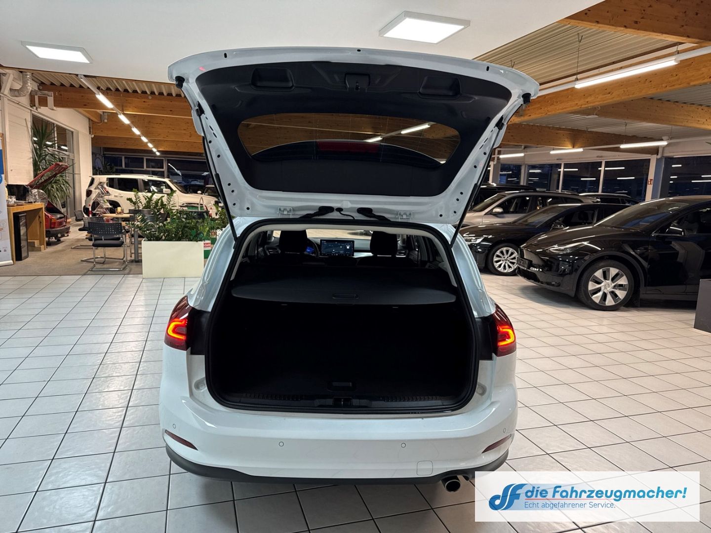 Fahrzeugabbildung Ford Focus Turnier Titanium X Navi Digitales Cockpit