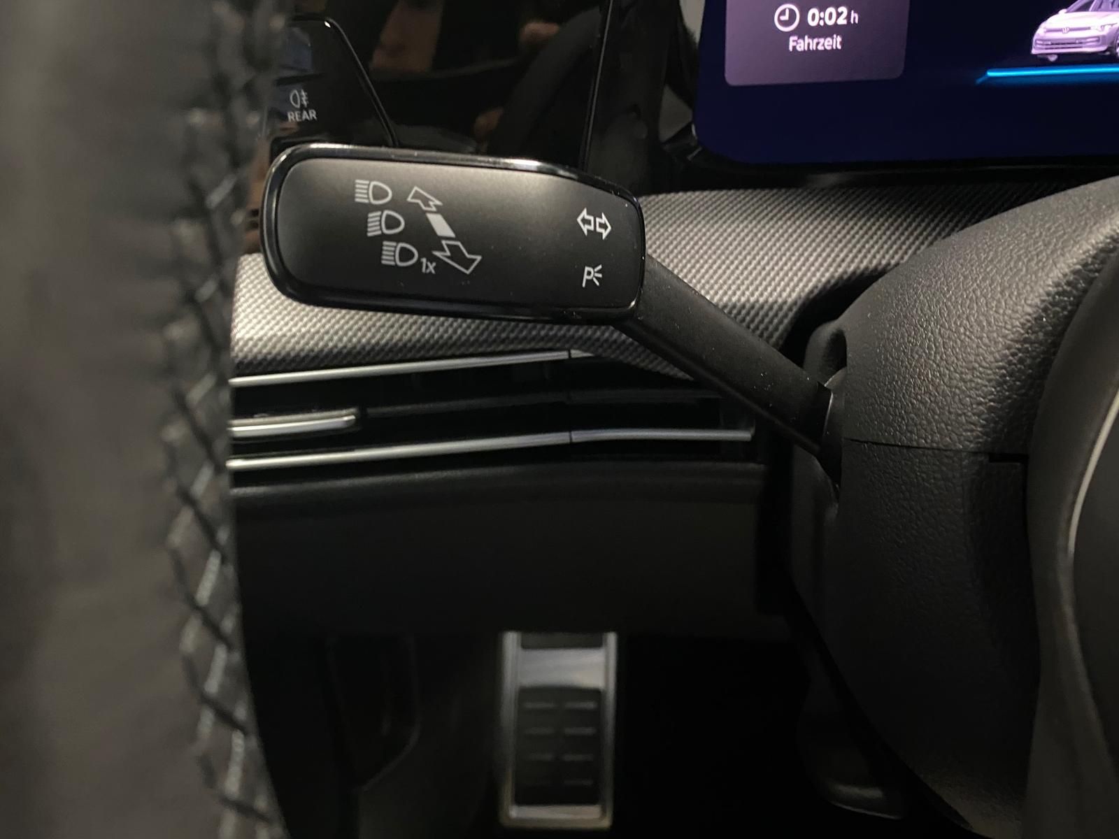 Fahrzeugabbildung Volkswagen Variant 2.0 TDI DSG R-Line BLACKSTY+MATRIX+5JGAR