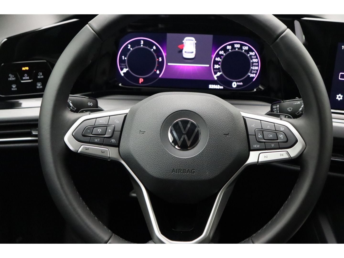 Fahrzeugabbildung Volkswagen Golf VIII 2.0 TDI DSG Style ACC Memory