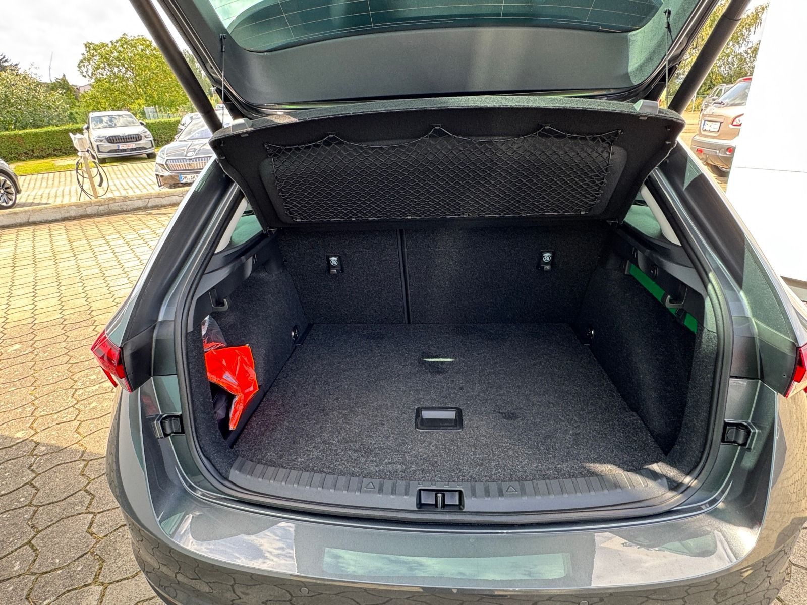 Fahrzeugabbildung SKODA Scala 115PS DSG*RFK*18Zoll*eHeck*Allwetter