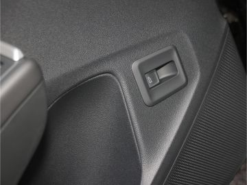 Volkswagen T-Roc R-Line 1.5 eTSI DSG AHK Kamera LED