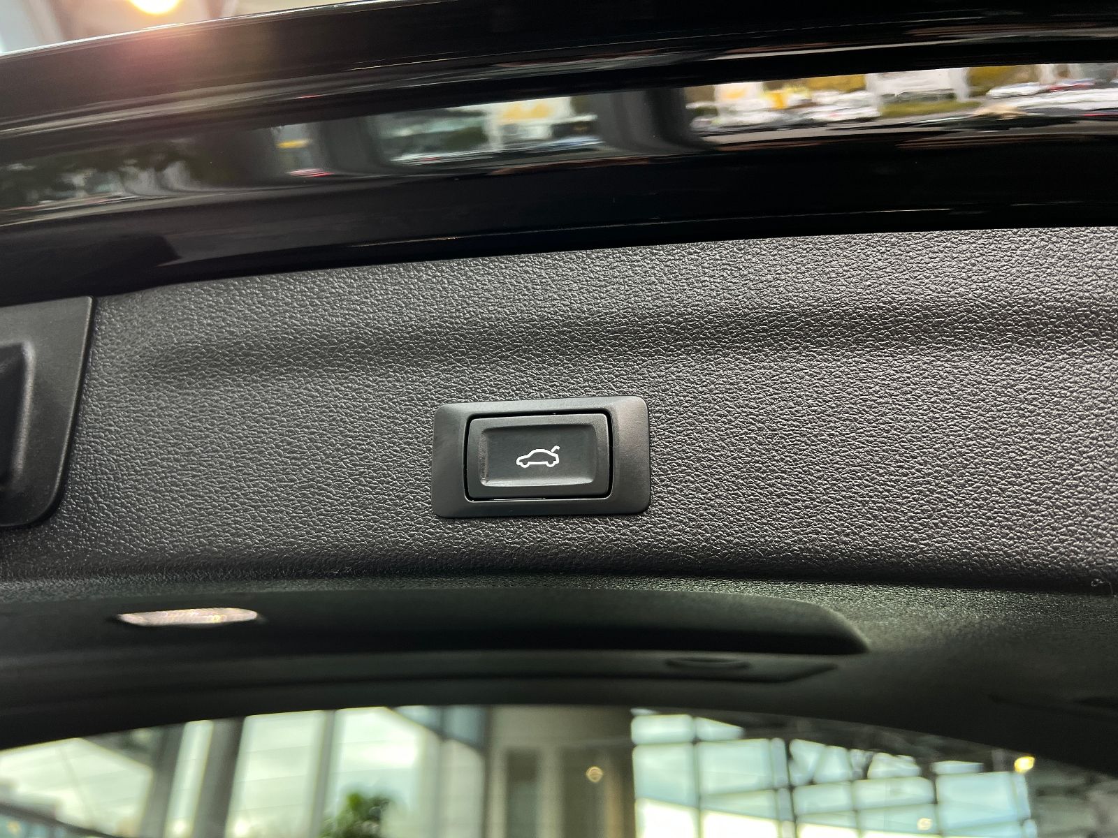 Fahrzeugabbildung Audi A6 Avant 40 TDI S-LINE AHK ACC NAVI ALU