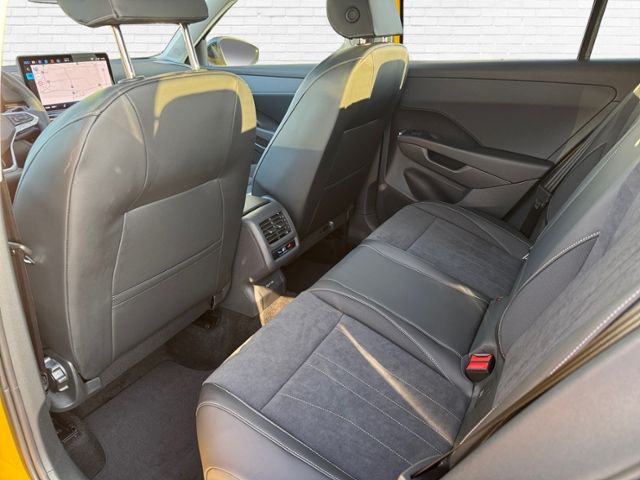 Fahrzeugabbildung Volkswagen T-Roc  Style 1.5 l eTSI 150 PS DSG - NAVI*PANO*A