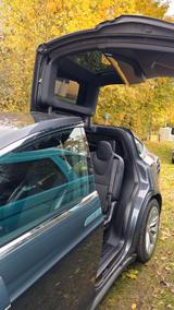 Tesla Model X 90D - - graue Tesla Model X