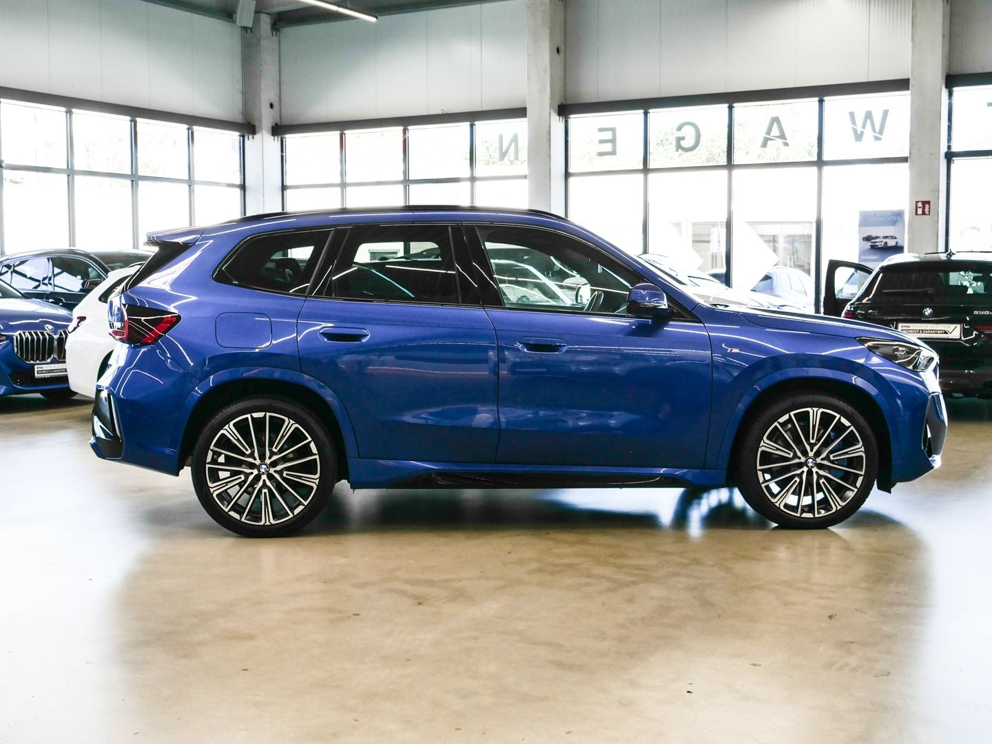 BMW X1 xDrive 23 i M SPORT PRO HUD El. Fondsitzver foto 4