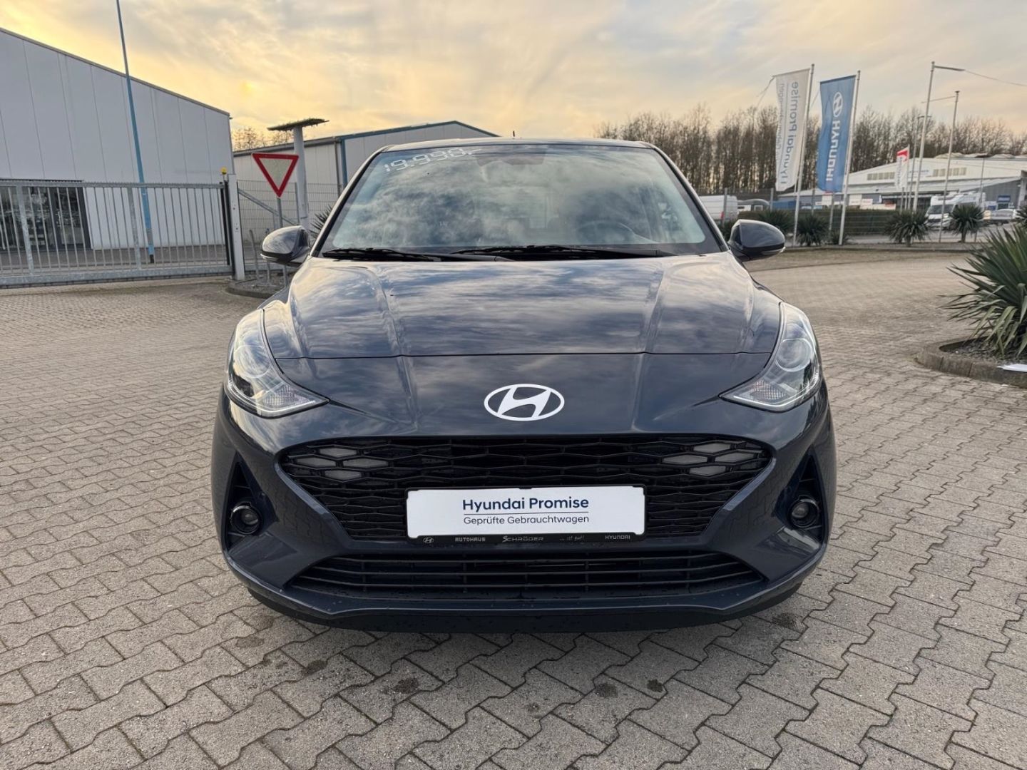 Fahrzeugabbildung Hyundai i10 1.2 Prime Navigation Rückfahrkamera Sitzheiz