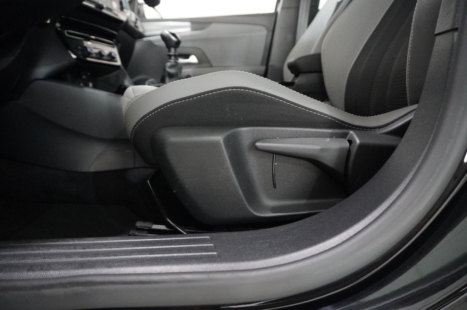 Fahrzeugabbildung Opel Mokka ELEGANCE 1.2T NAVI/LED/KAMERA/SPORT/SH/DAB