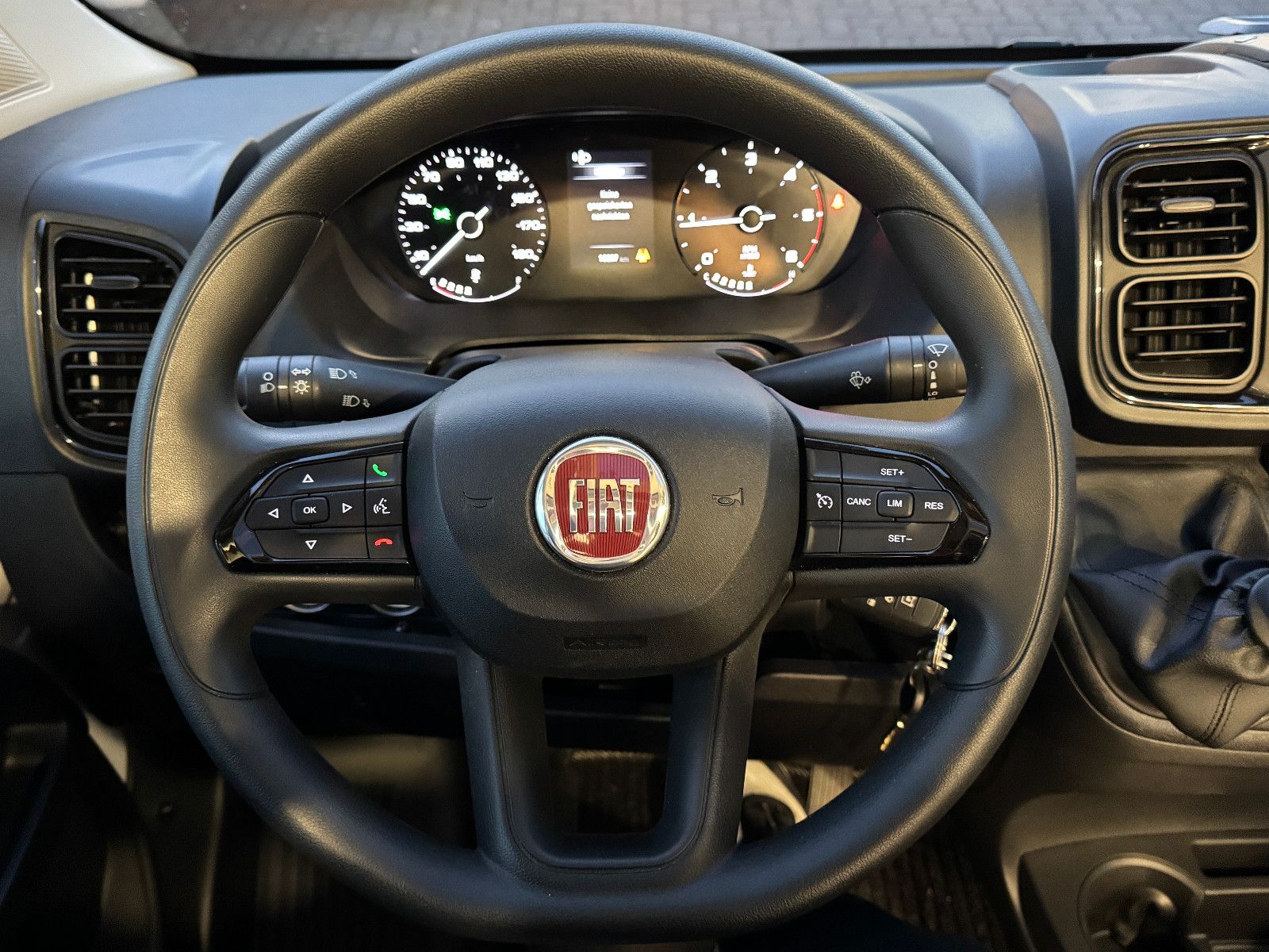 Fahrzeugabbildung Benimar Mileo M282 LOUNGE LUFTFEDERUNG SOLAR TV SAT AHK