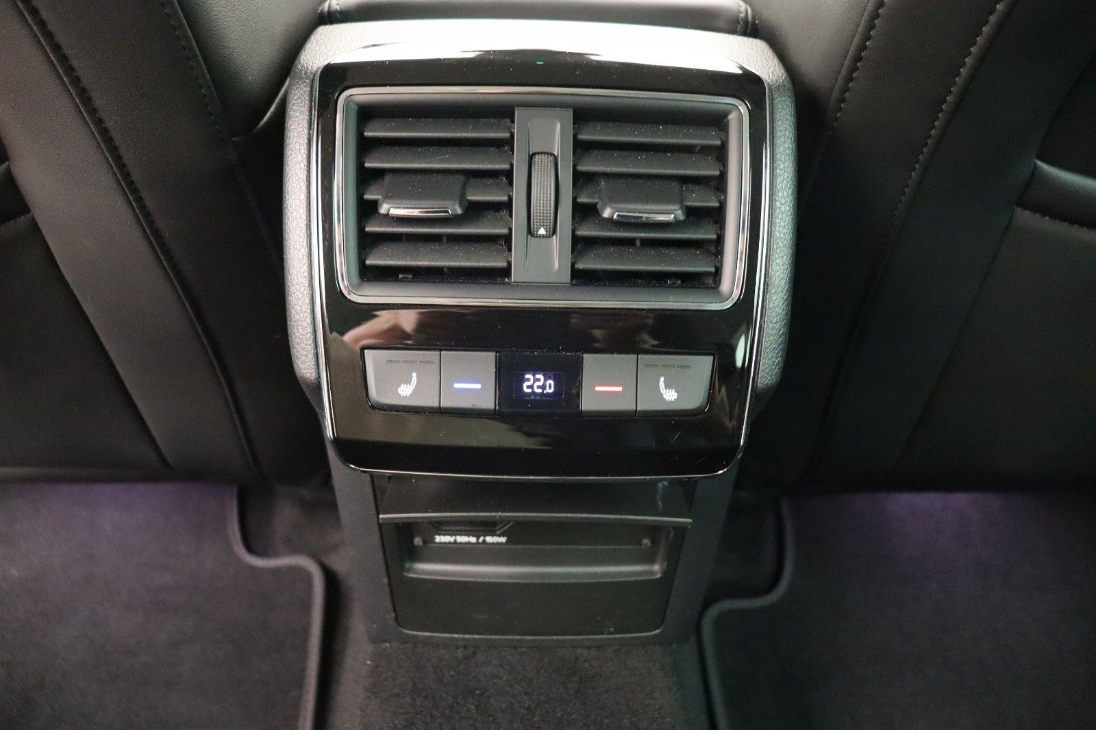 Fahrzeugabbildung SKODA Superb Combi 2.0 TDI Premium Edition Standheiz.