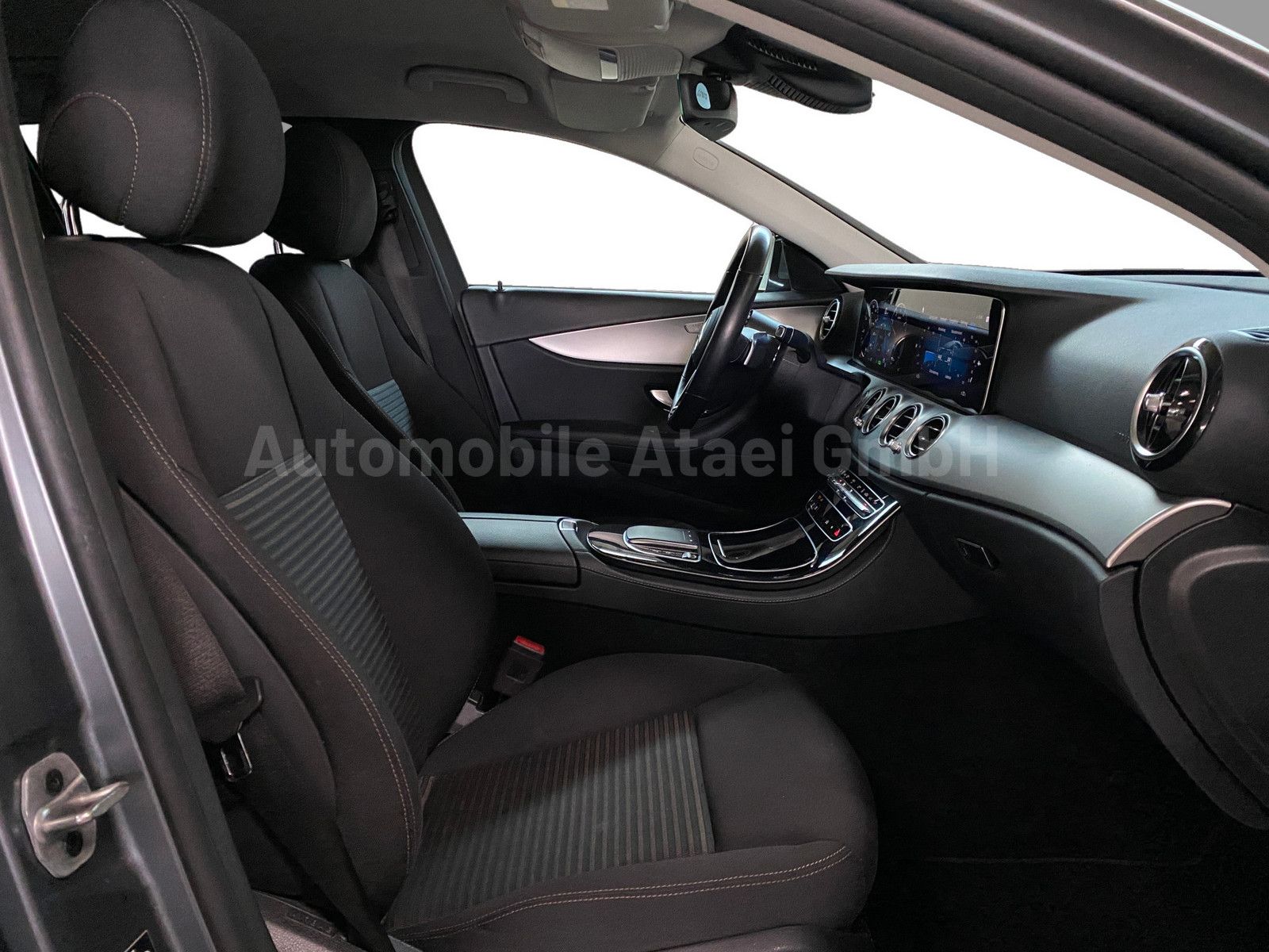 Fahrzeugabbildung Mercedes-Benz E 300de 4Matic Avantgarde *designo magno Lack*