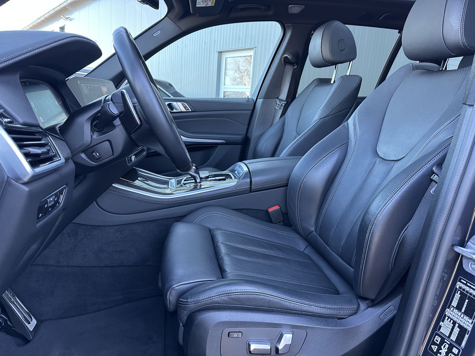Fahrzeugabbildung BMW X5 xDrive40d M-Sport NAV+LED+PANO+BOWERS&WILKINS