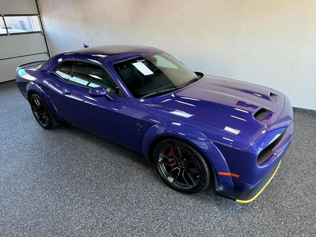 Dodge CHALLENGER HELLCAT JAILBREAK-LAGUNA-WAVE CARBON