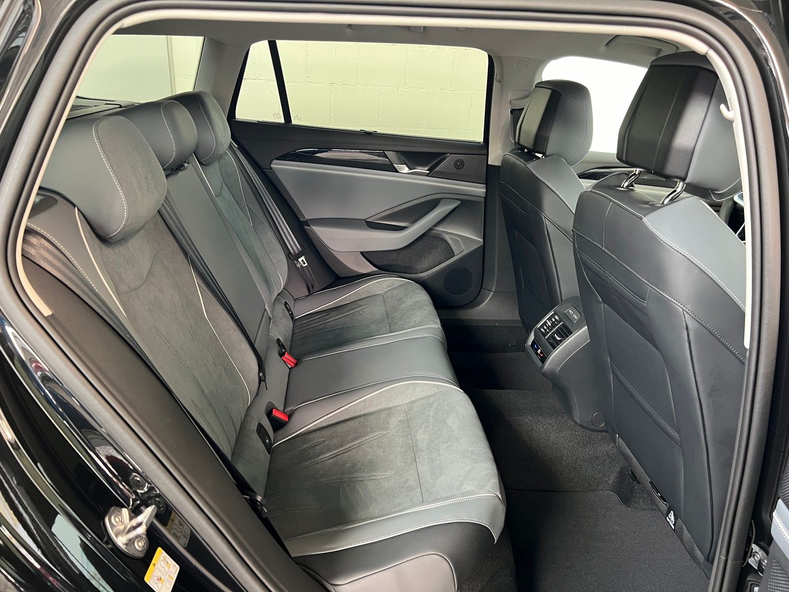 Fahrzeugabbildung Volkswagen Passat Variant / ehem. UPE.51.729,00** Business