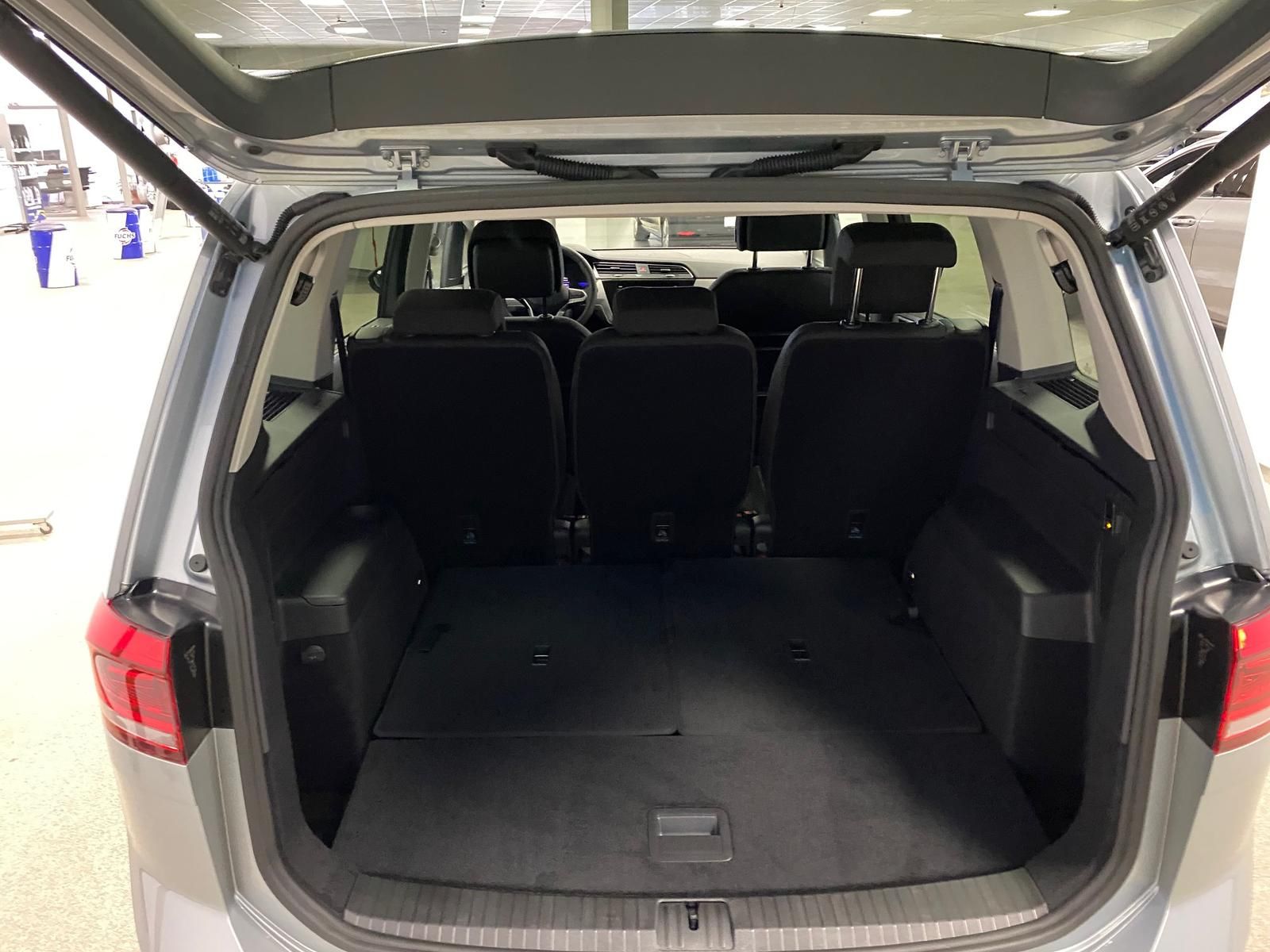 Fahrzeugabbildung Volkswagen Touran 1.5 TSI Comfortline+IQLIGHT+ACC+AHK+TOTWI