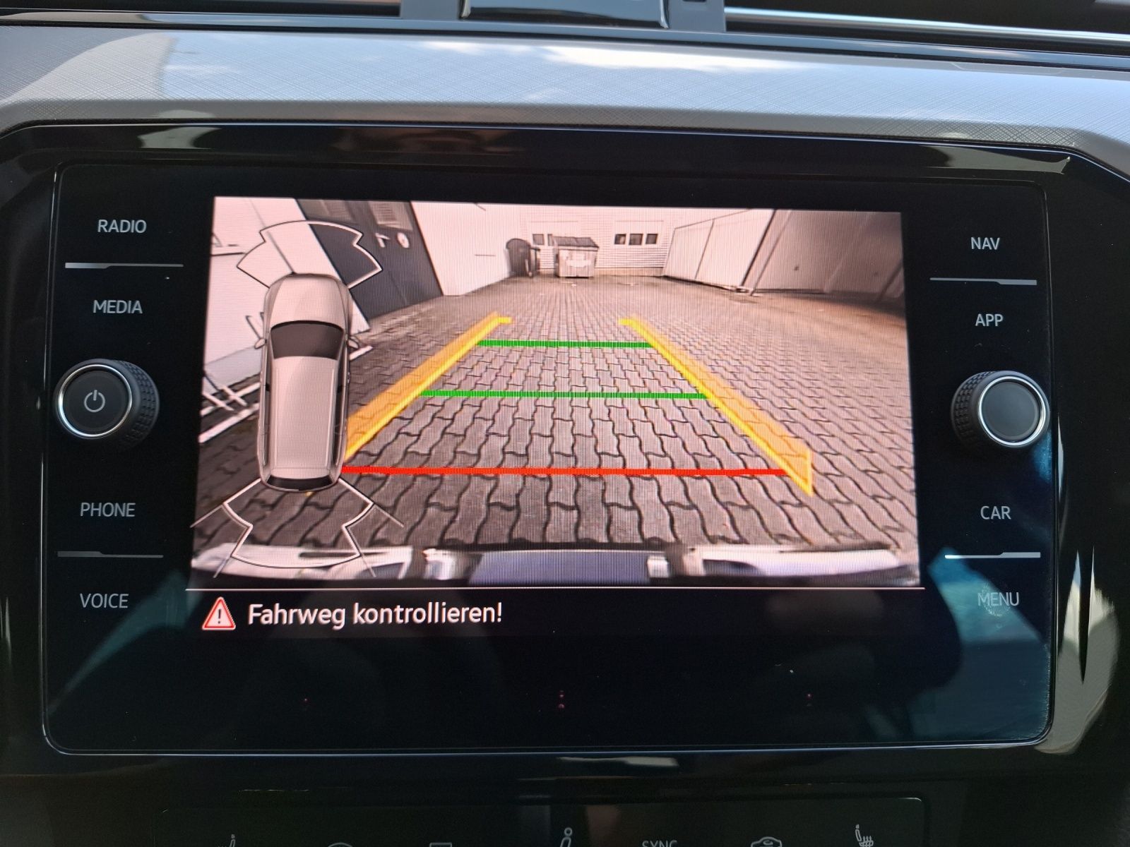 Fahrzeugabbildung Volkswagen Passat Variant TSI Business DSG STH Matrix Navi