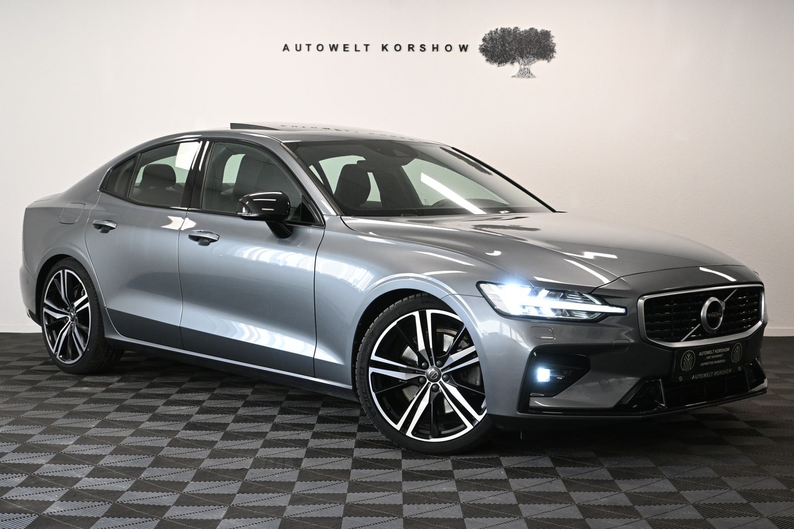 Volvo Volvo S60 R Design *KAMERA*PANO*AHK*SHZ*LED*H&K*NA
