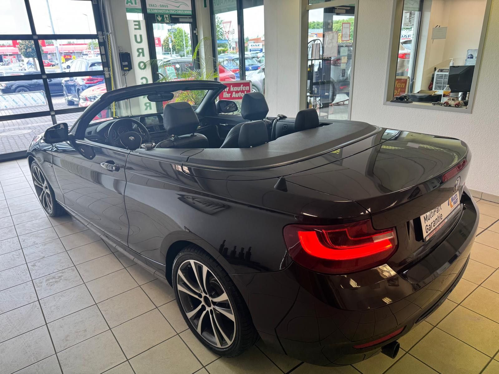 Fahrzeugabbildung BMW 220 i Cabrio Sport Line/ NAVI/KLIMA/AUTOMATIK