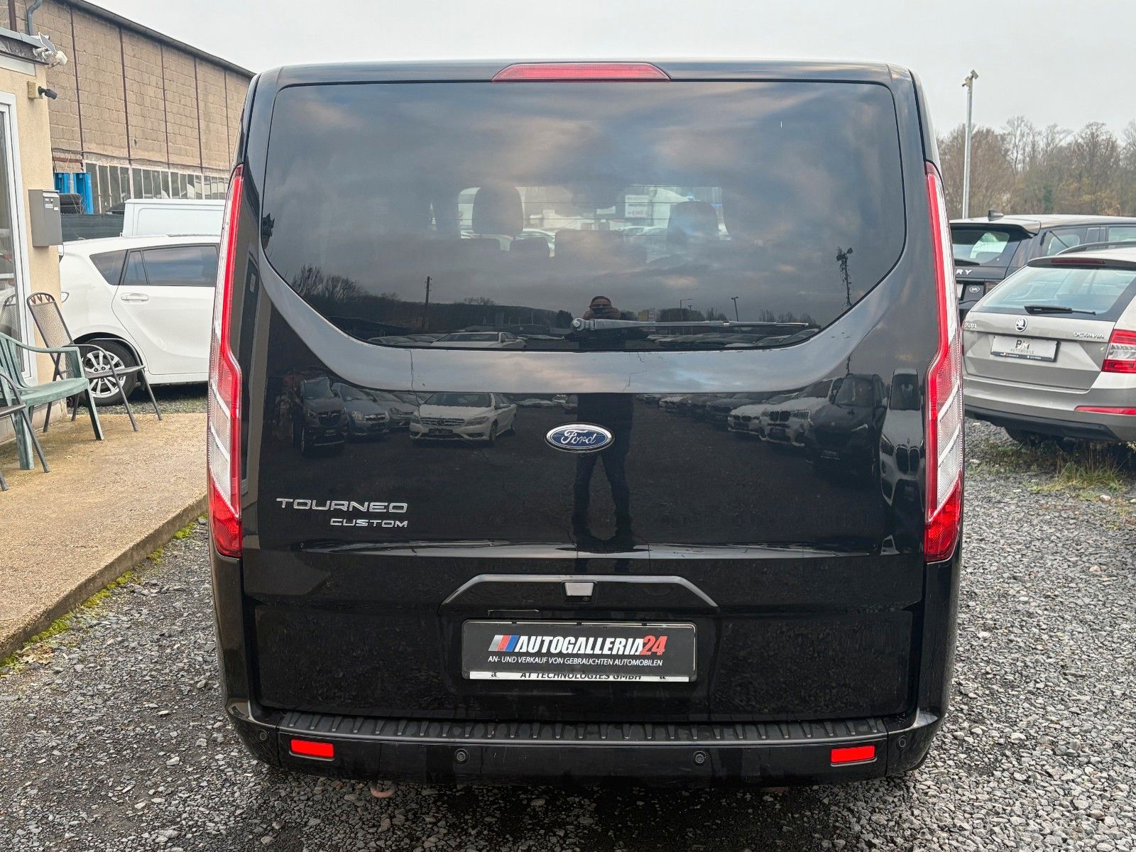 Fahrzeugabbildung Ford Tourneo Custom Aut. 320 L2 Tourneo Titanium Lede