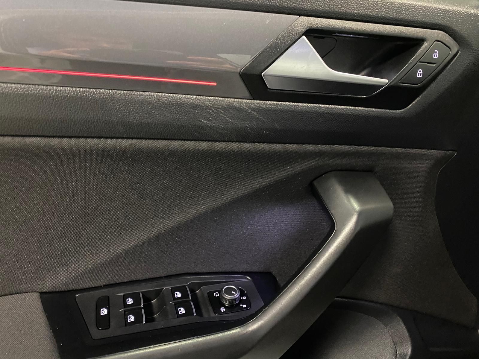 Fahrzeugabbildung Volkswagen T-Roc 1.5 TSI DSG SPORT R-LINE+ACC+AHK+ALLWETTER