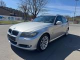 BMW 320  Touring 320d xDrive  Automatik /Navi /Xenon