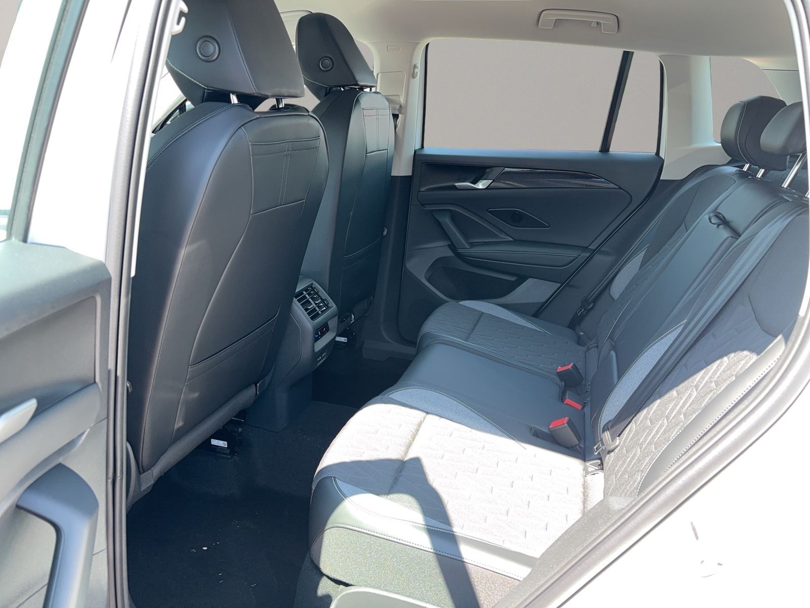 Tiguan GOAL 1.5  eTSI, AHK, Navi, LED, ACC DSG