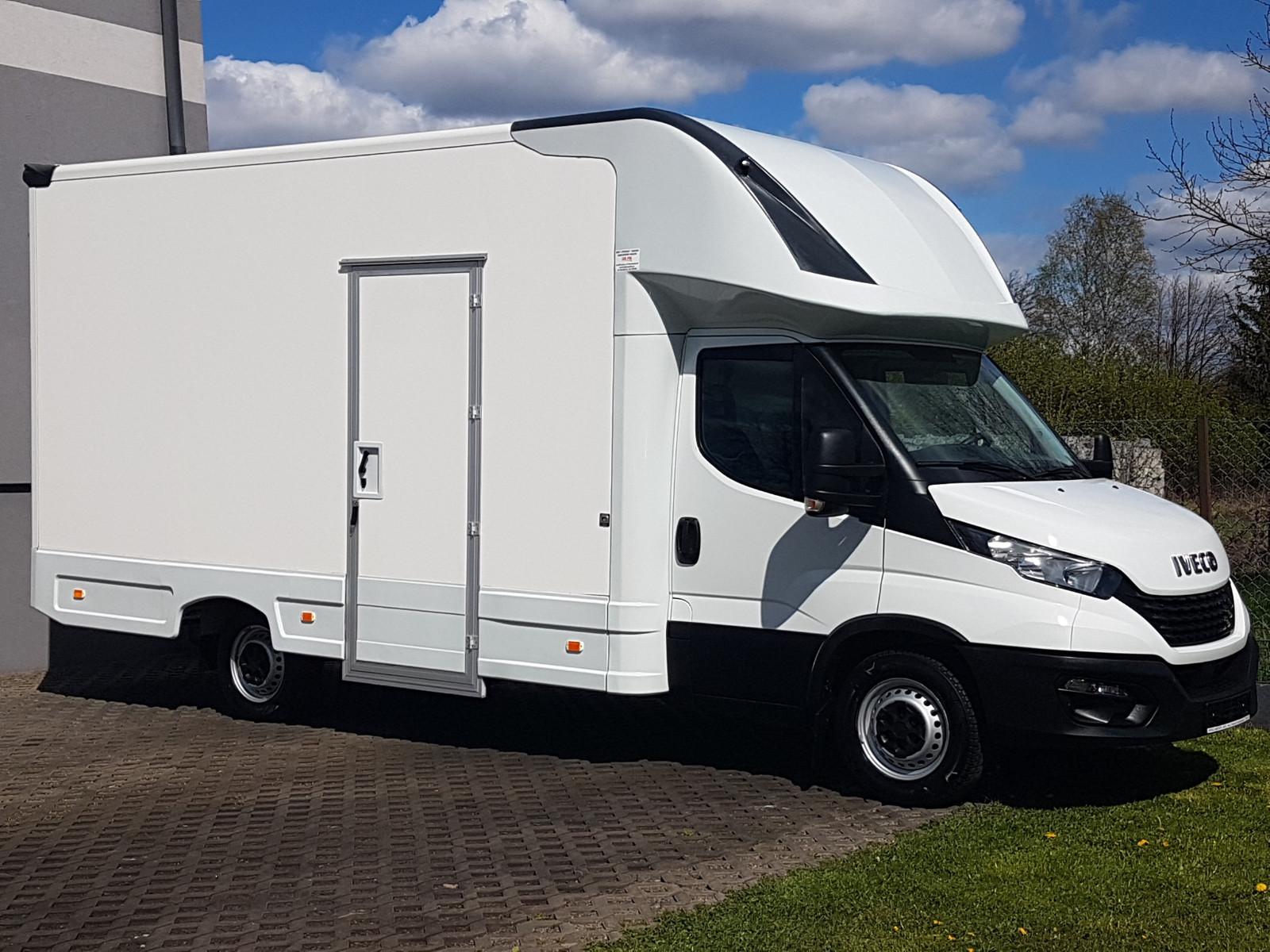 Iveco DAILY BOX NISKOPODŁOGOWY FOODTRUCK 4,43x2,23x2,4