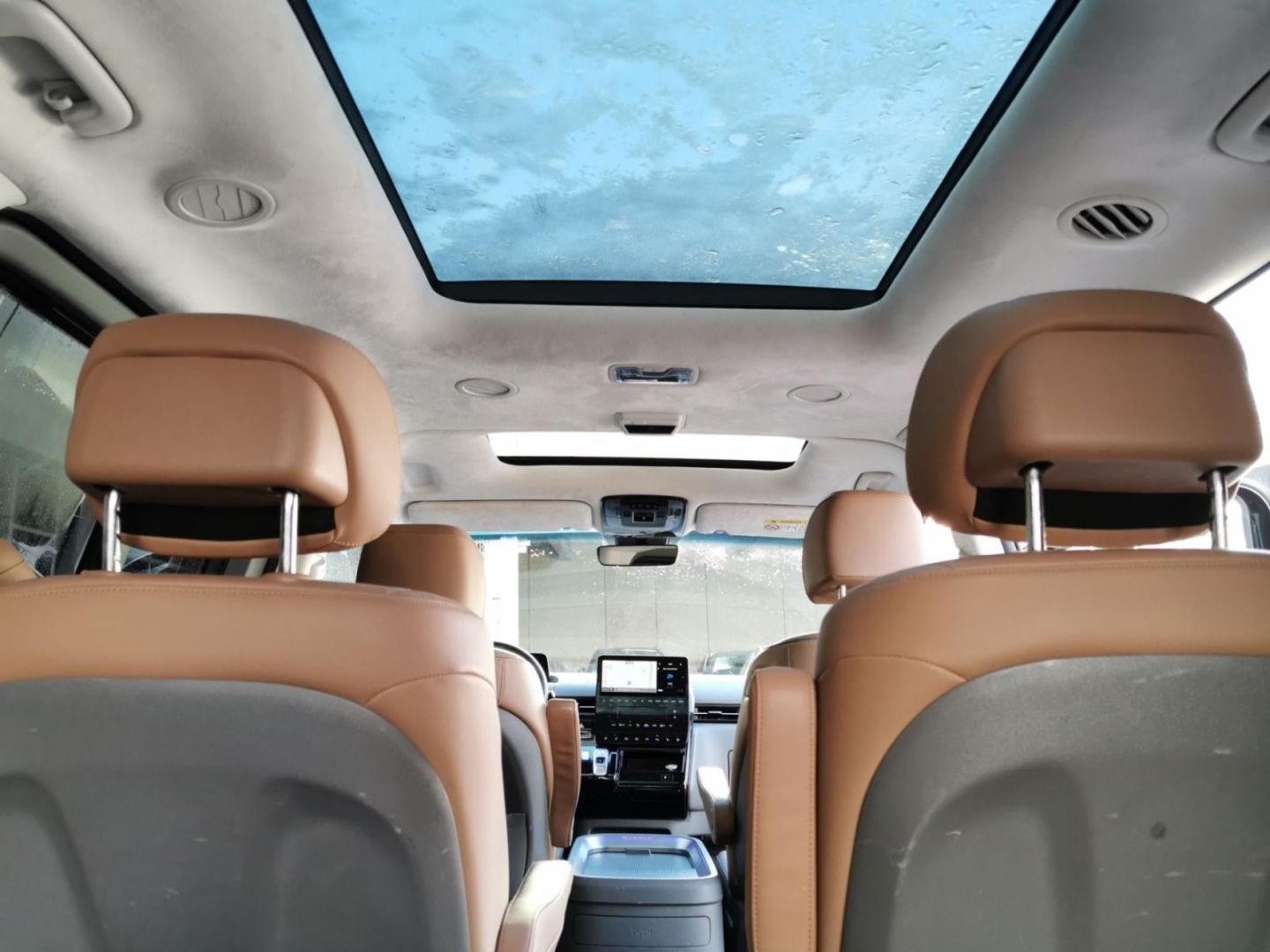 Fahrzeugabbildung Hyundai STARIA Signature 4WD 7-Sitzer PANO+AHK+GARANTIE