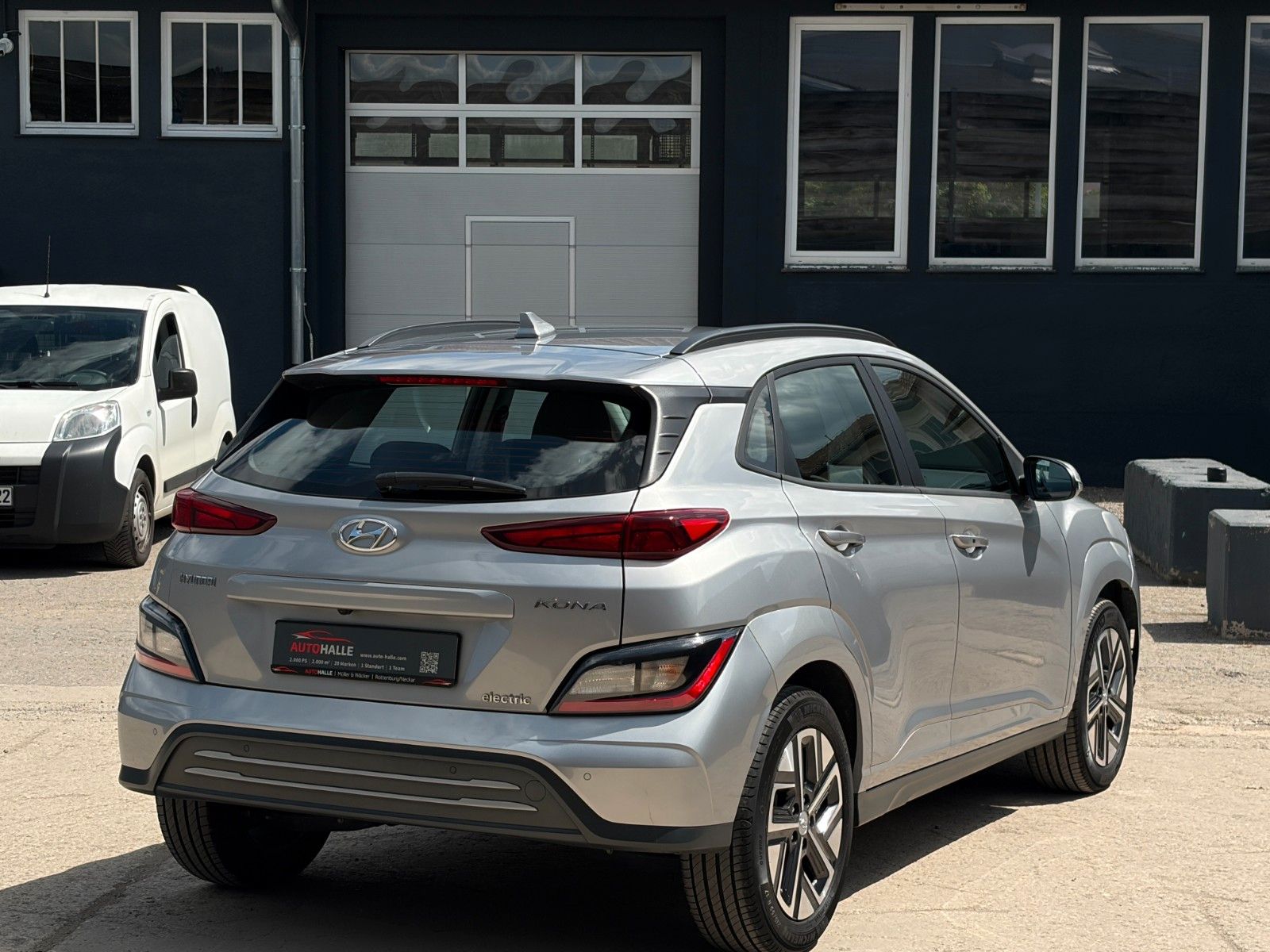 Fahrzeugabbildung Hyundai KONA E Select ACC PDC CAM SHZ LHZ LKA CarPlay