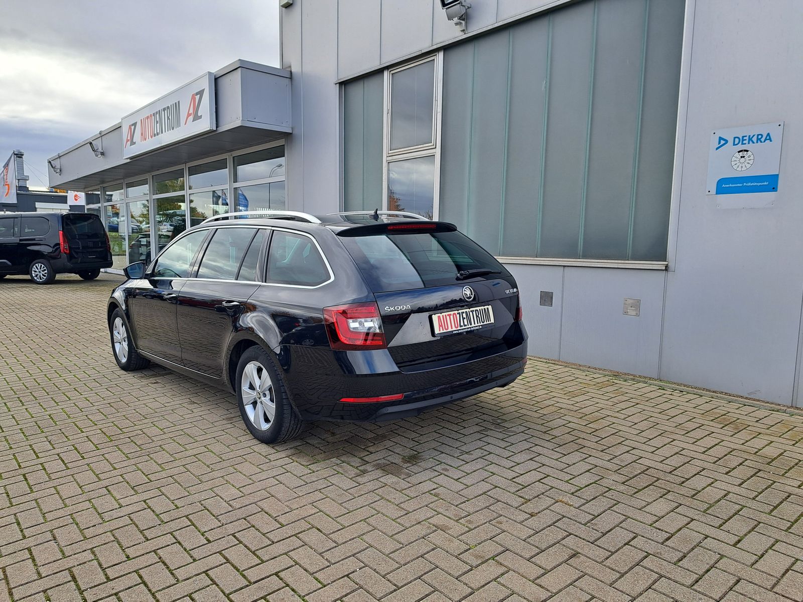 Fahrzeugabbildung SKODA Octavia Style 2.0 TDI DSG LED NAVI PARK-ASSIST
