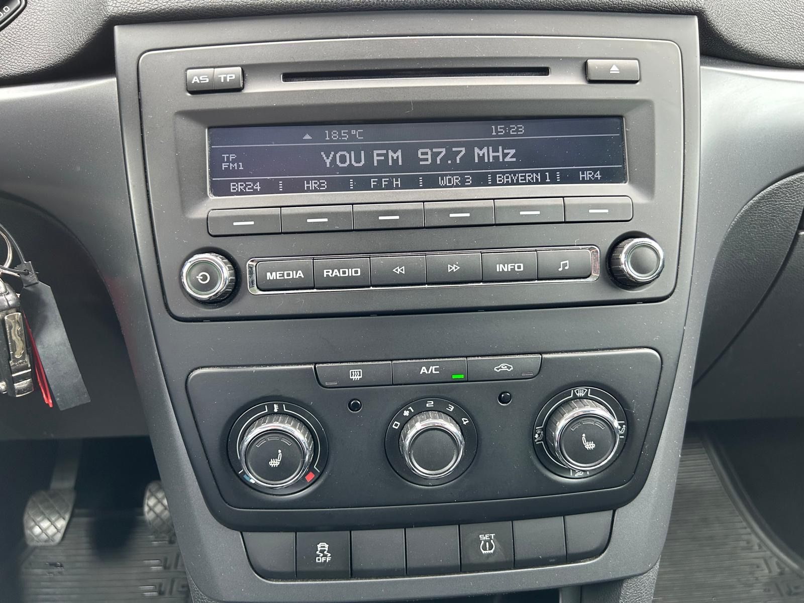 Fahrzeugabbildung SKODA Yeti Active Plus Edition°AHK°Tüv NEU°PDC°Shz°