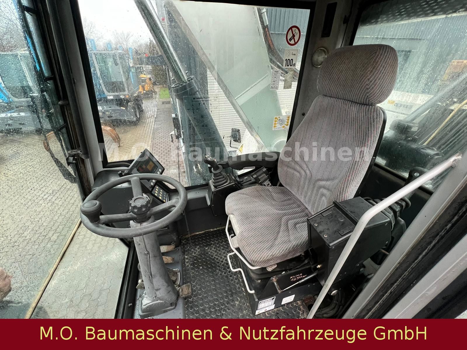 Fahrzeugabbildung Fuchs Terex MHL 320 / Polyp/ Liftkabine/