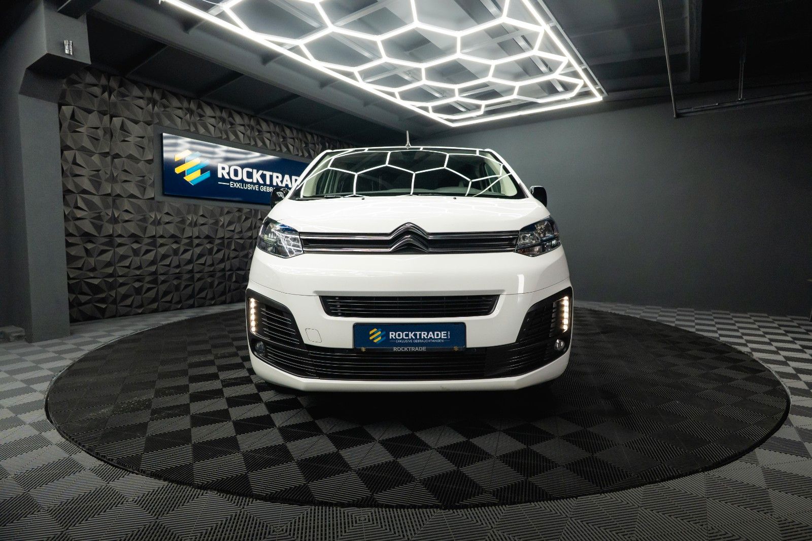 Fahrzeugabbildung Citroën Jumpy Kasten Club M Automatik *Regalsystem*360°*