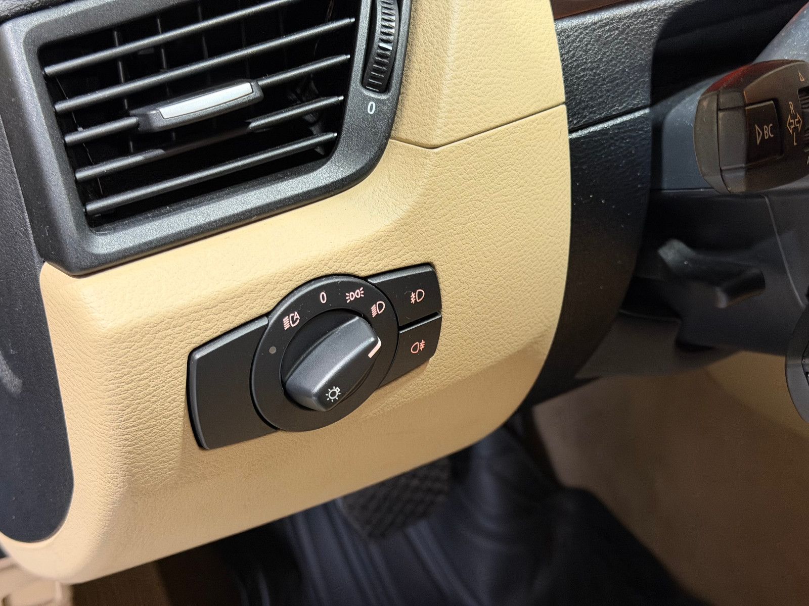 Fahrzeugabbildung BMW X1 20 i sDrive/NAVI/LEDER/XENON/KAMERA