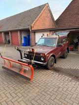 Lada Niva 44 Schneeräumfahrzeug  profess... - Lada Niva aus 2011