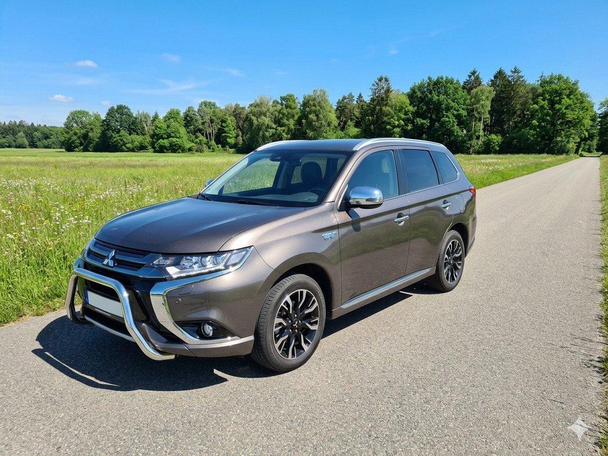 Mitsubishi Outlander   PHEV Plus 4WD mit AHK