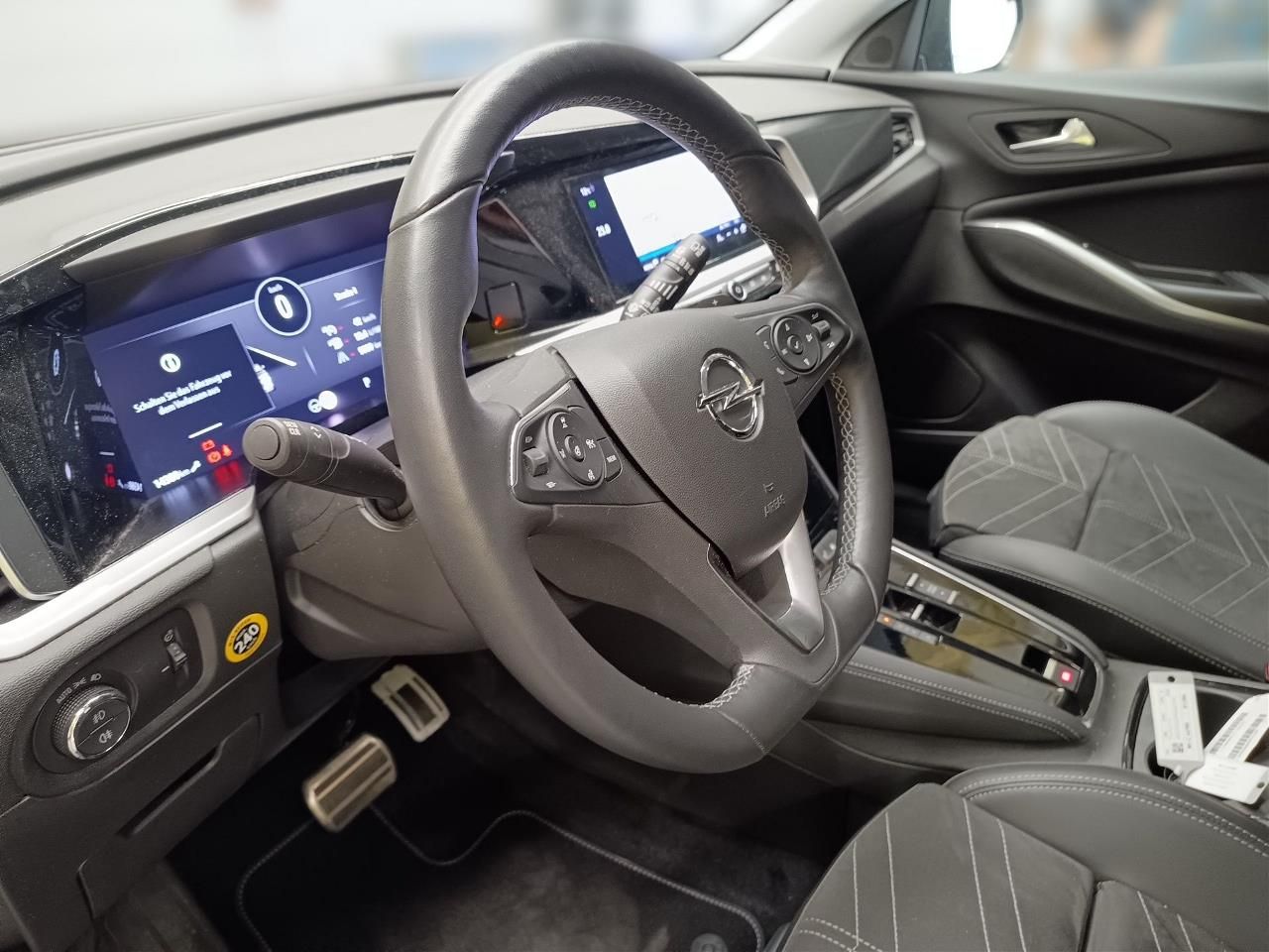 Fahrzeugabbildung Opel Grandland Elegance PHEV 165 KW Automatik
