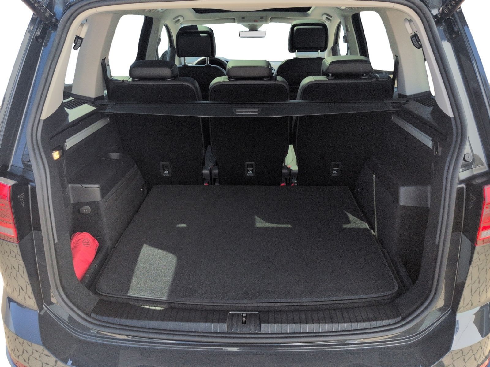 Touran 1.5 TSI DSG R line PANO+RFK+7SITZE+AHK+
